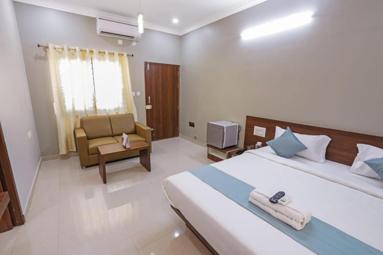 Agira Hotel near Bangalore International Airport Yelahanka Esterno foto